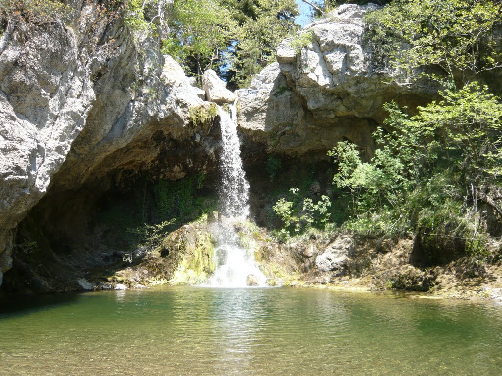 drimona waterfall euboia